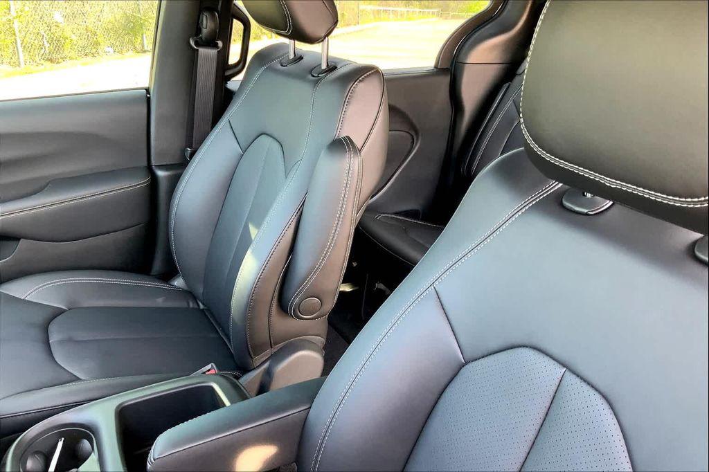 new 2025 Chrysler Pacifica car, priced at $42,999