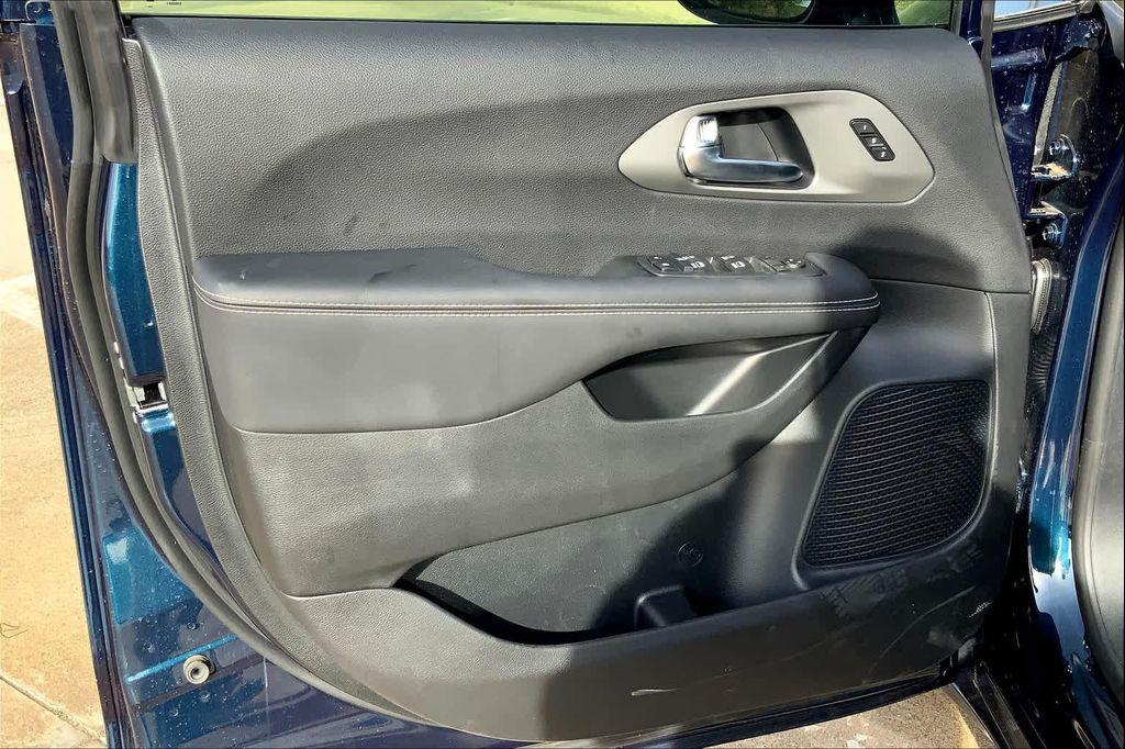 new 2025 Chrysler Pacifica car, priced at $42,999