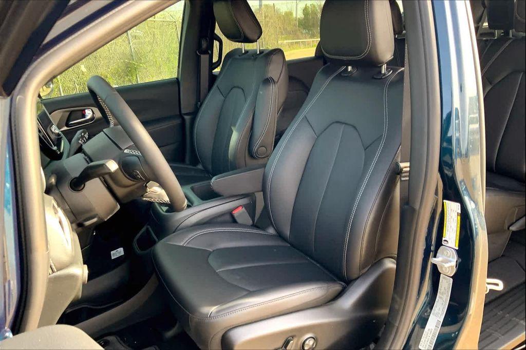 new 2025 Chrysler Pacifica car, priced at $42,999