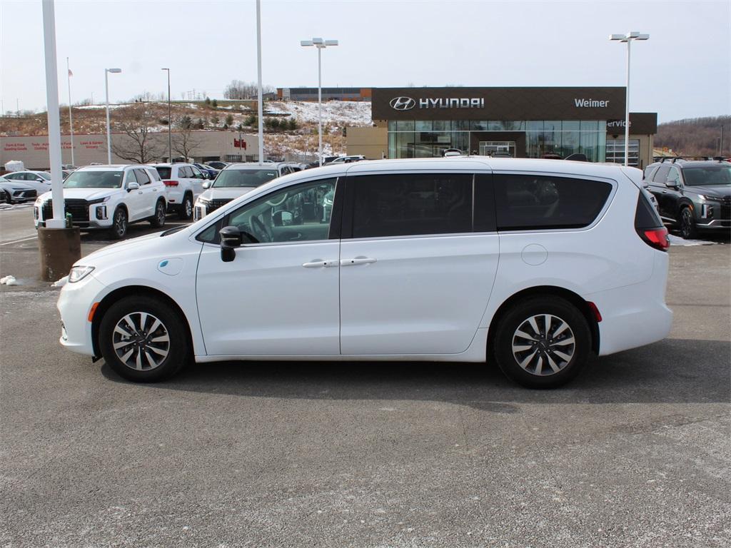 used 2024 Chrysler Pacifica Hybrid car