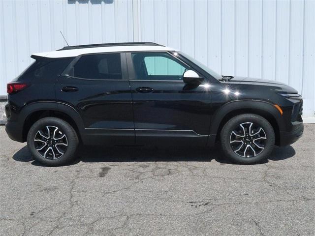 new 2025 Chevrolet TrailBlazer car, priced at $28,419