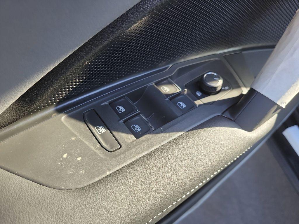 new 2025 Volkswagen Tiguan car, priced at $30,657