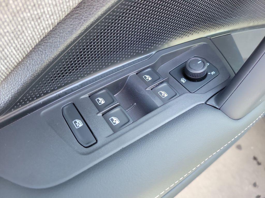 new 2025 Volkswagen Tiguan car, priced at $28,204