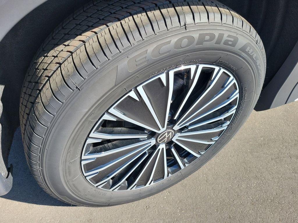 new 2025 Volkswagen Tiguan car, priced at $28,204