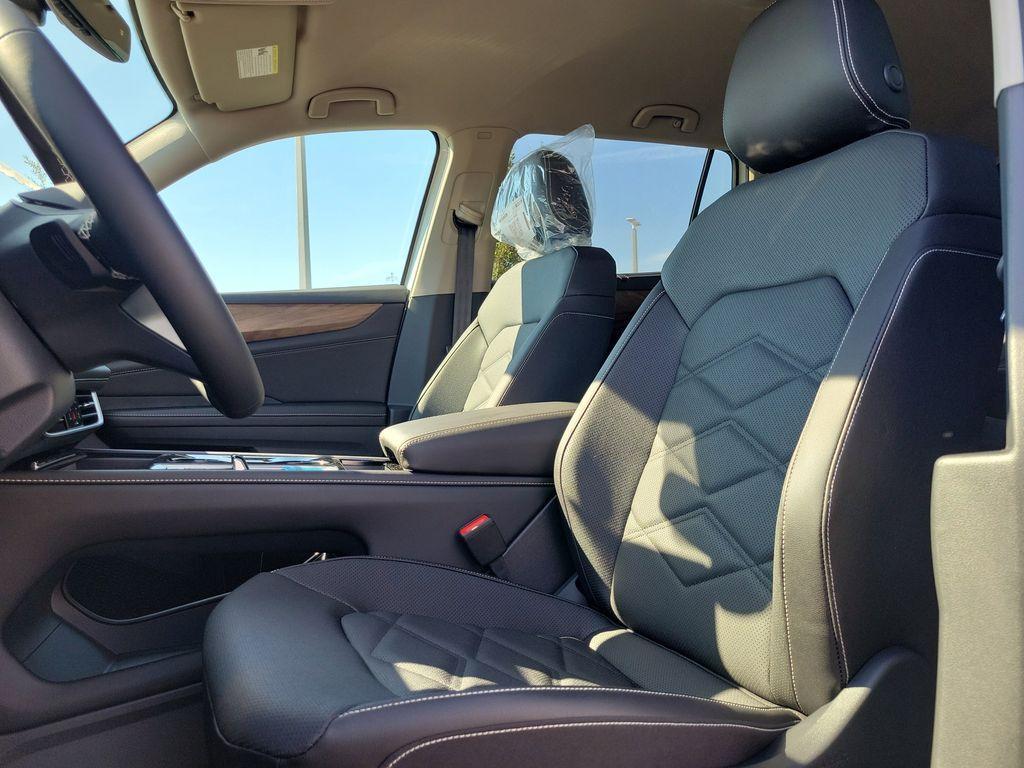 new 2026 Volkswagen Atlas car, priced at $44,053