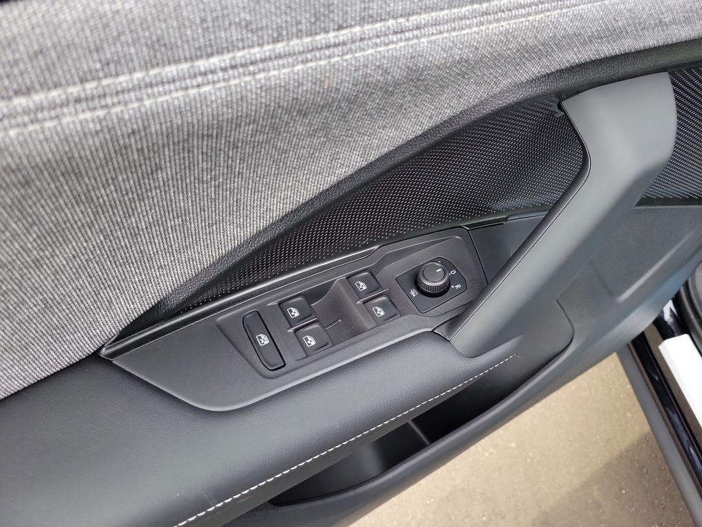 new 2025 Volkswagen Tiguan car, priced at $27,946