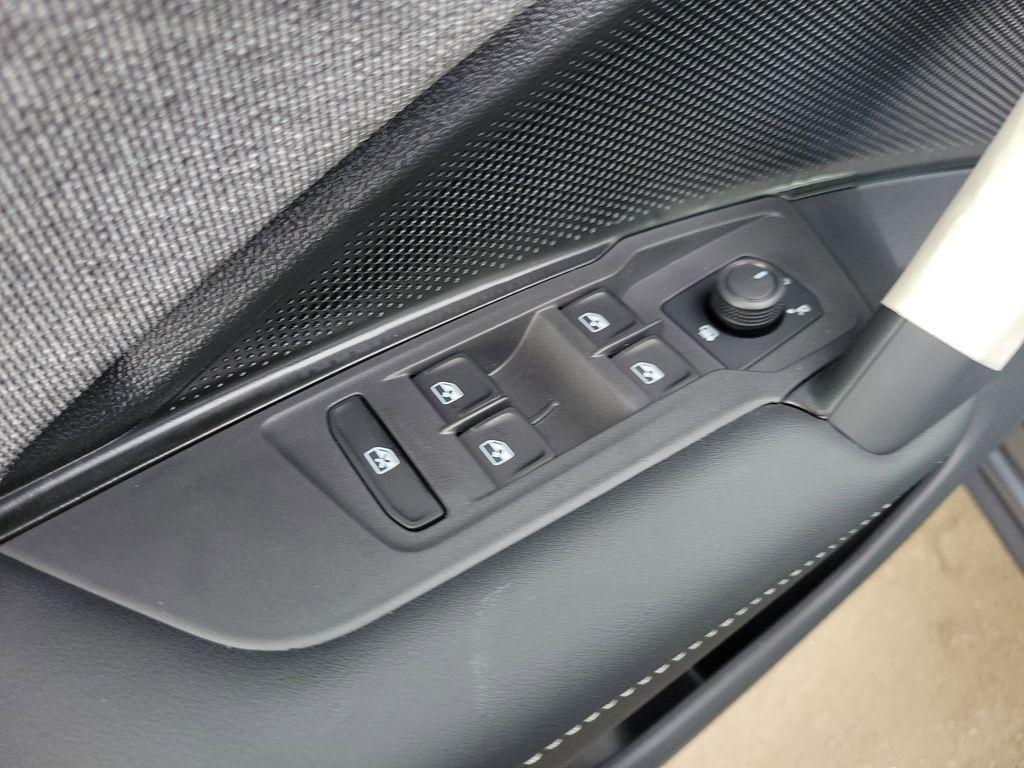 new 2025 Volkswagen Tiguan car, priced at $27,946