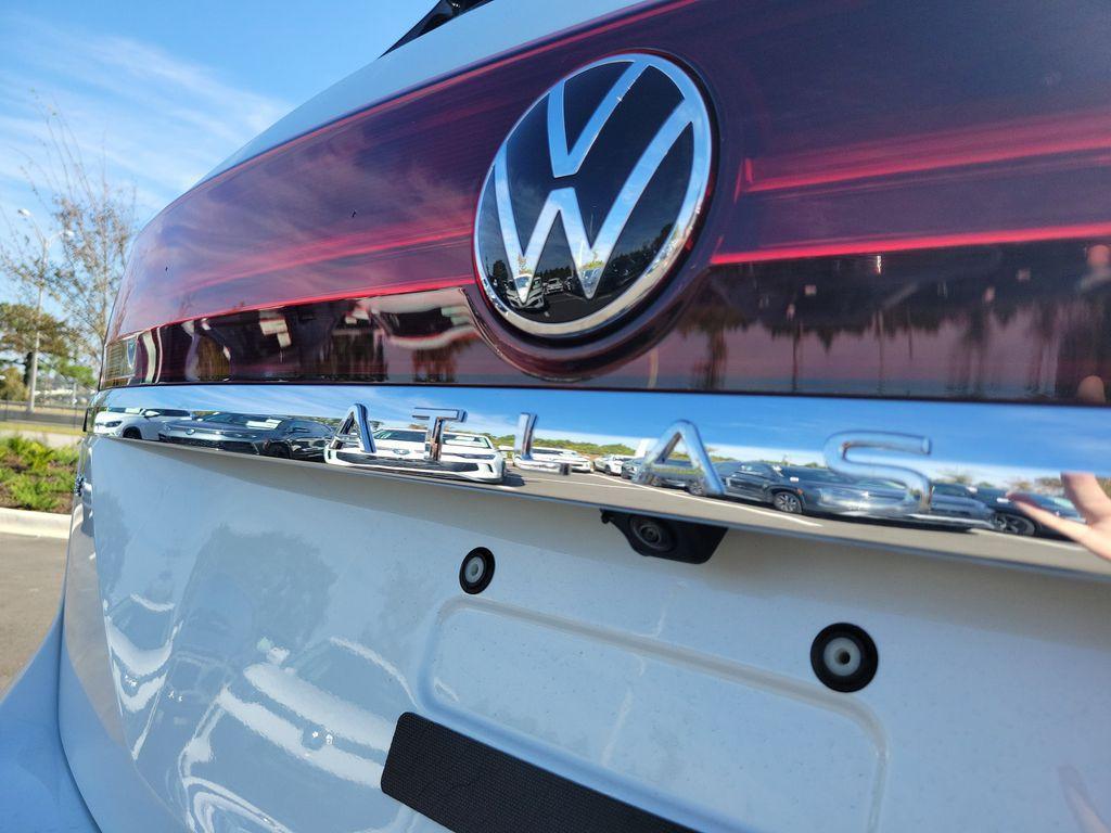 new 2026 Volkswagen Atlas car, priced at $38,668