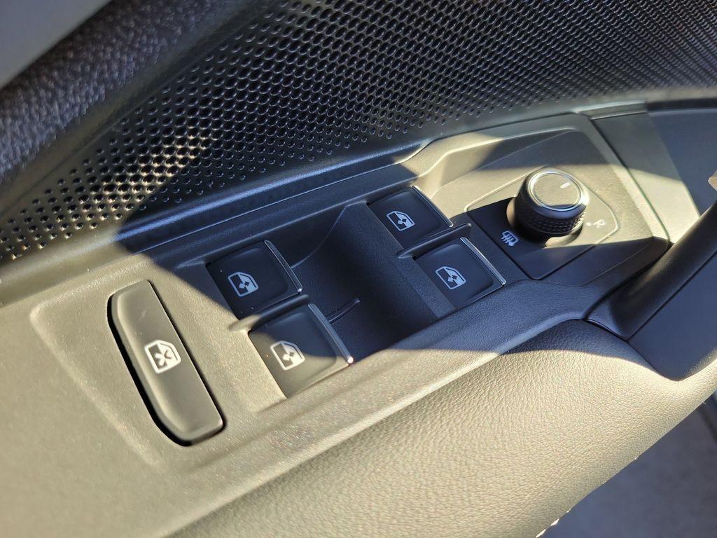 new 2025 Volkswagen Tiguan car, priced at $30,657