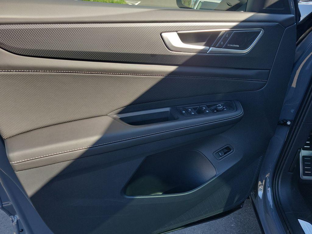 new 2026 Volkswagen Atlas Cross Sport car, priced at $53,006