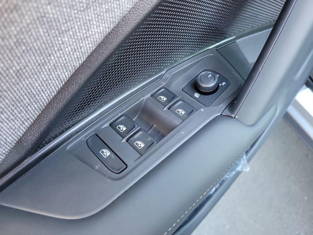 new 2025 Volkswagen Tiguan car, priced at $27,946