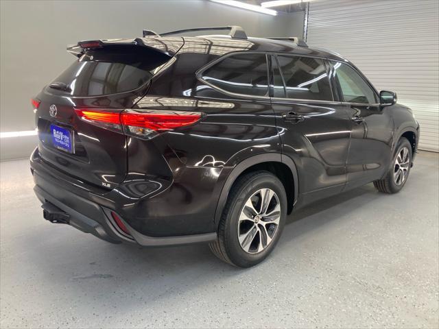 used 2020 Toyota Highlander car, priced at $26,995