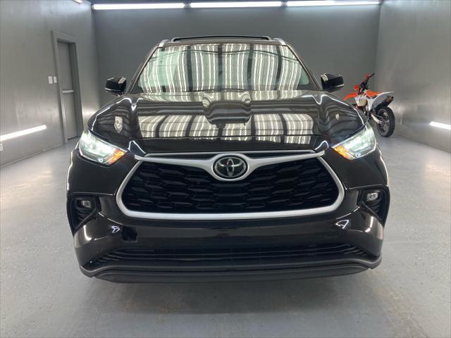 used 2020 Toyota Highlander car, priced at $26,995