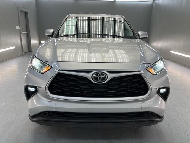 used 2021 Toyota Highlander car, priced at $27,995