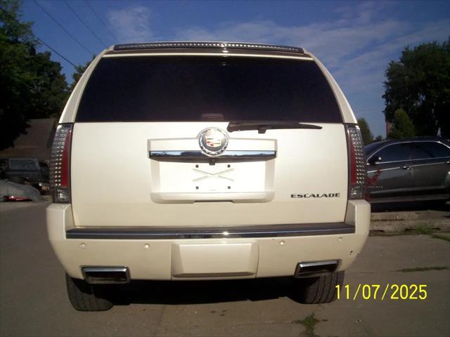 used 2014 Cadillac Escalade car, priced at $17,499