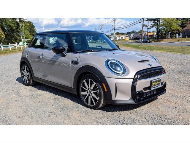 used 2022 MINI Hardtop car, priced at $20,999