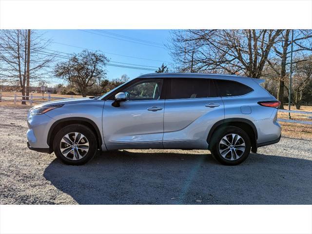 used 2021 Toyota Highlander car, priced at $29,999