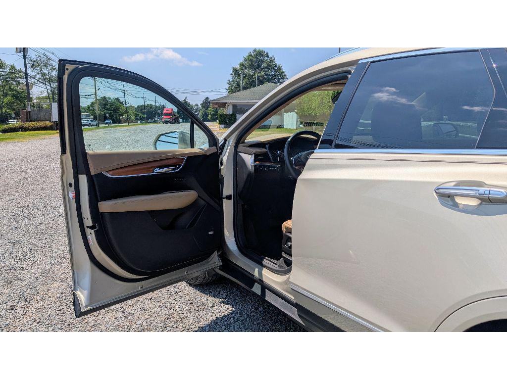 used 2017 Cadillac XT5 car, priced at $16,850