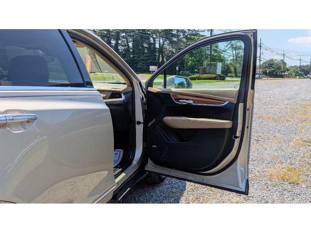used 2017 Cadillac XT5 car, priced at $16,850
