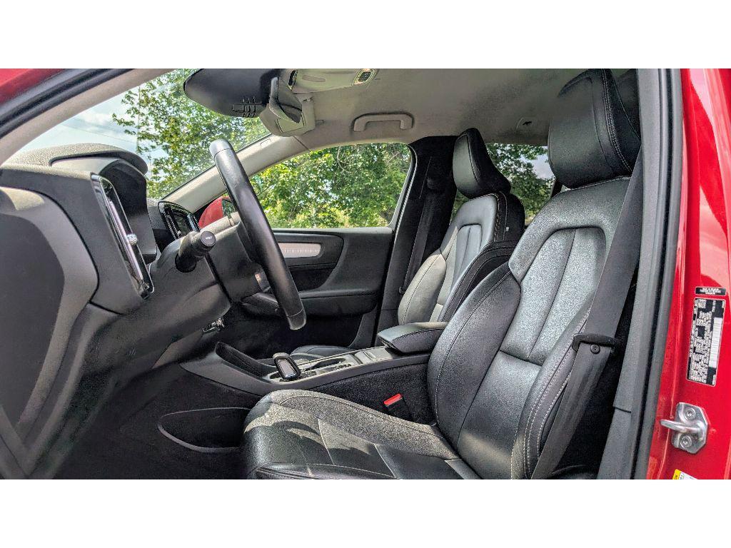 used 2021 Volvo XC40 car, priced at $18,500