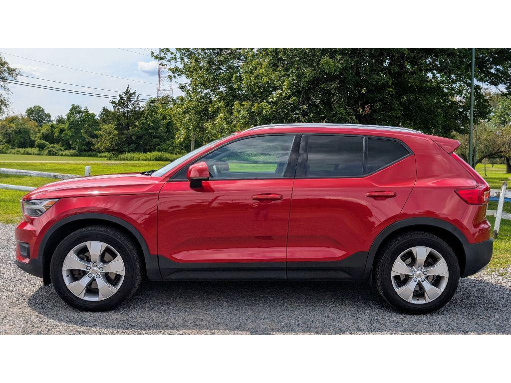 used 2021 Volvo XC40 car, priced at $18,500