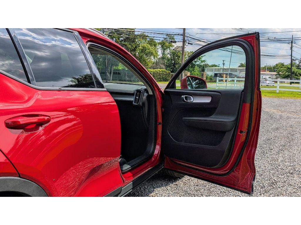 used 2021 Volvo XC40 car, priced at $18,500