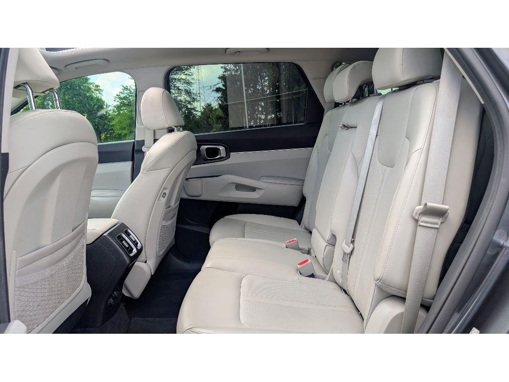 used 2021 Kia Sorento car, priced at $15,824