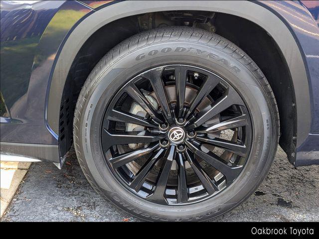 used 2024 Toyota Highlander car, priced at $42,999