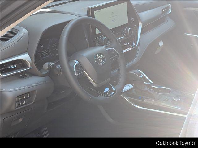 used 2025 Toyota Highlander car, priced at $56,999