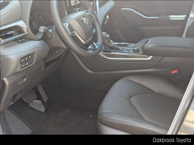 used 2025 Toyota Highlander car, priced at $56,999