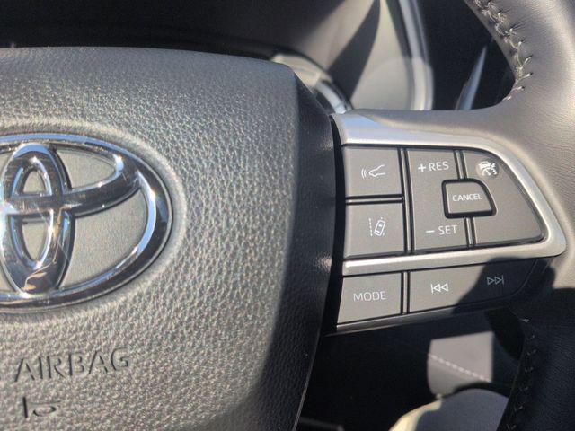 used 2022 Toyota Highlander car, priced at $36,999
