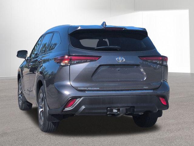 used 2022 Toyota Highlander car, priced at $36,999
