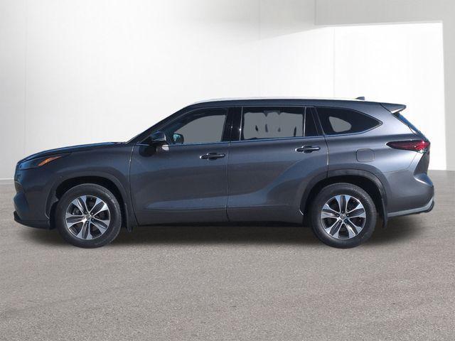 used 2022 Toyota Highlander car, priced at $36,999