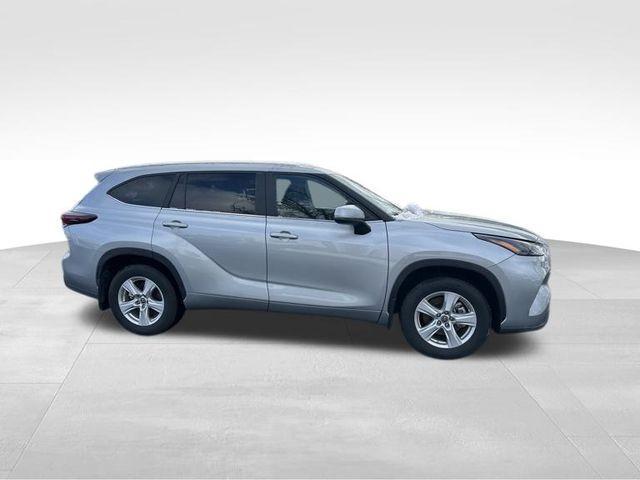 used 2024 Toyota Highlander car, priced at $37,700