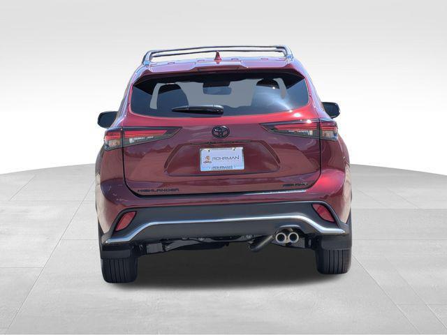 used 2025 Toyota Highlander car, priced at $51,999