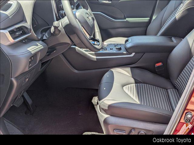 used 2025 Toyota Highlander car, priced at $51,999