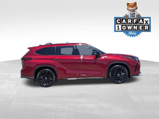 used 2025 Toyota Highlander car, priced at $51,999