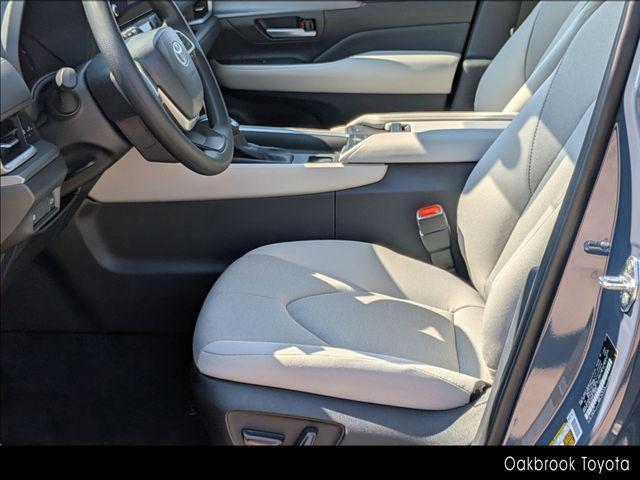 used 2025 Toyota Highlander car, priced at $44,999