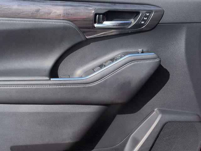 used 2020 Toyota Highlander car, priced at $32,280