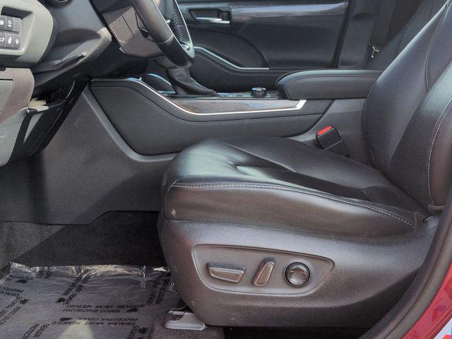 used 2020 Toyota Highlander car, priced at $32,280
