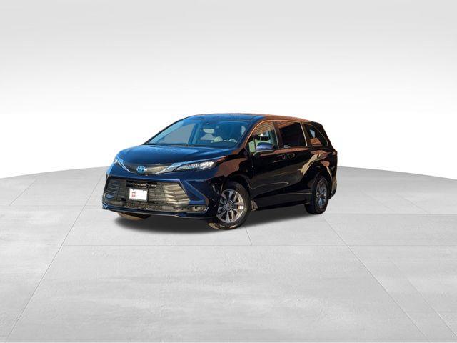 used 2024 Toyota Sienna car, priced at $40,800