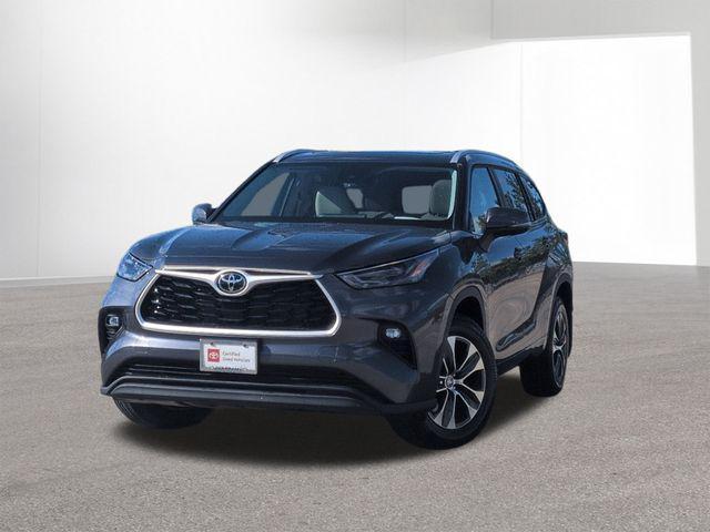 used 2025 Toyota Highlander Hybrid car, priced at $51,999