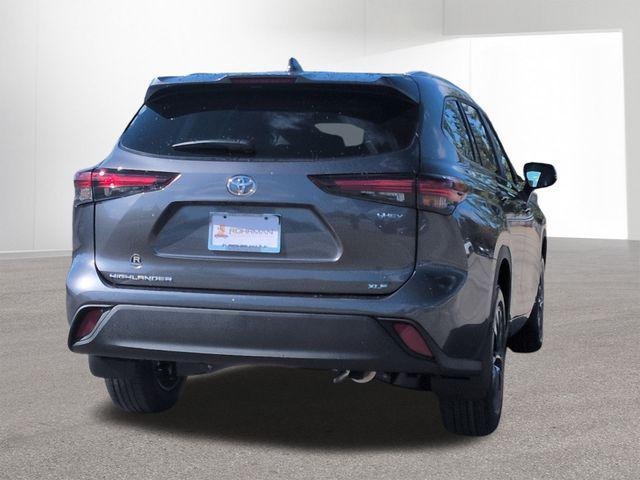 used 2025 Toyota Highlander Hybrid car, priced at $51,999