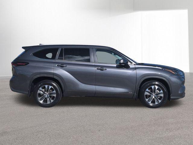 used 2025 Toyota Highlander Hybrid car, priced at $51,999