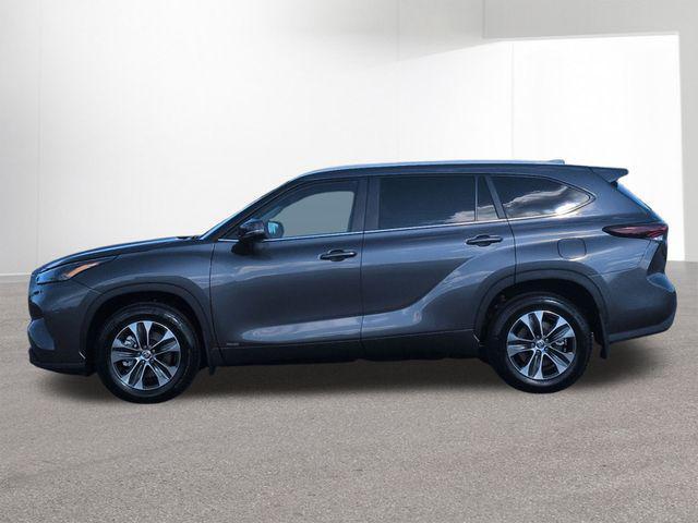 used 2025 Toyota Highlander Hybrid car, priced at $51,999