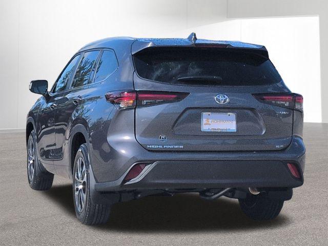 used 2025 Toyota Highlander Hybrid car, priced at $51,999