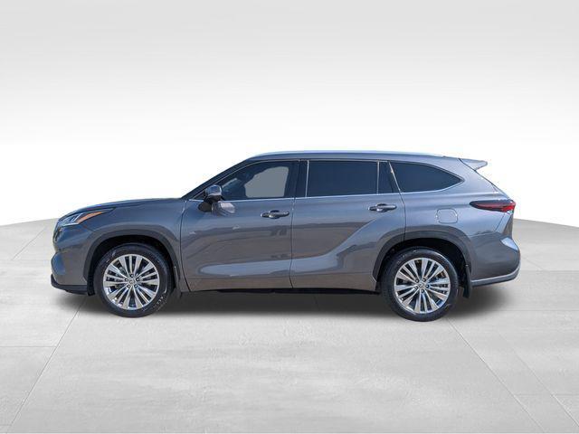 used 2024 Toyota Highlander car, priced at $48,658