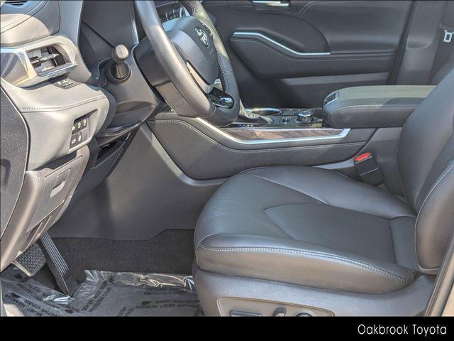 used 2024 Toyota Highlander car, priced at $48,658
