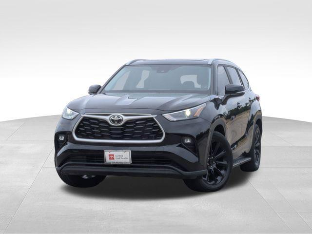 used 2023 Toyota Highlander car, priced at $38,999
