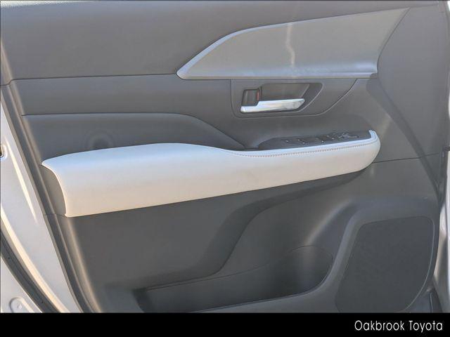 used 2025 Toyota Highlander car, priced at $44,999